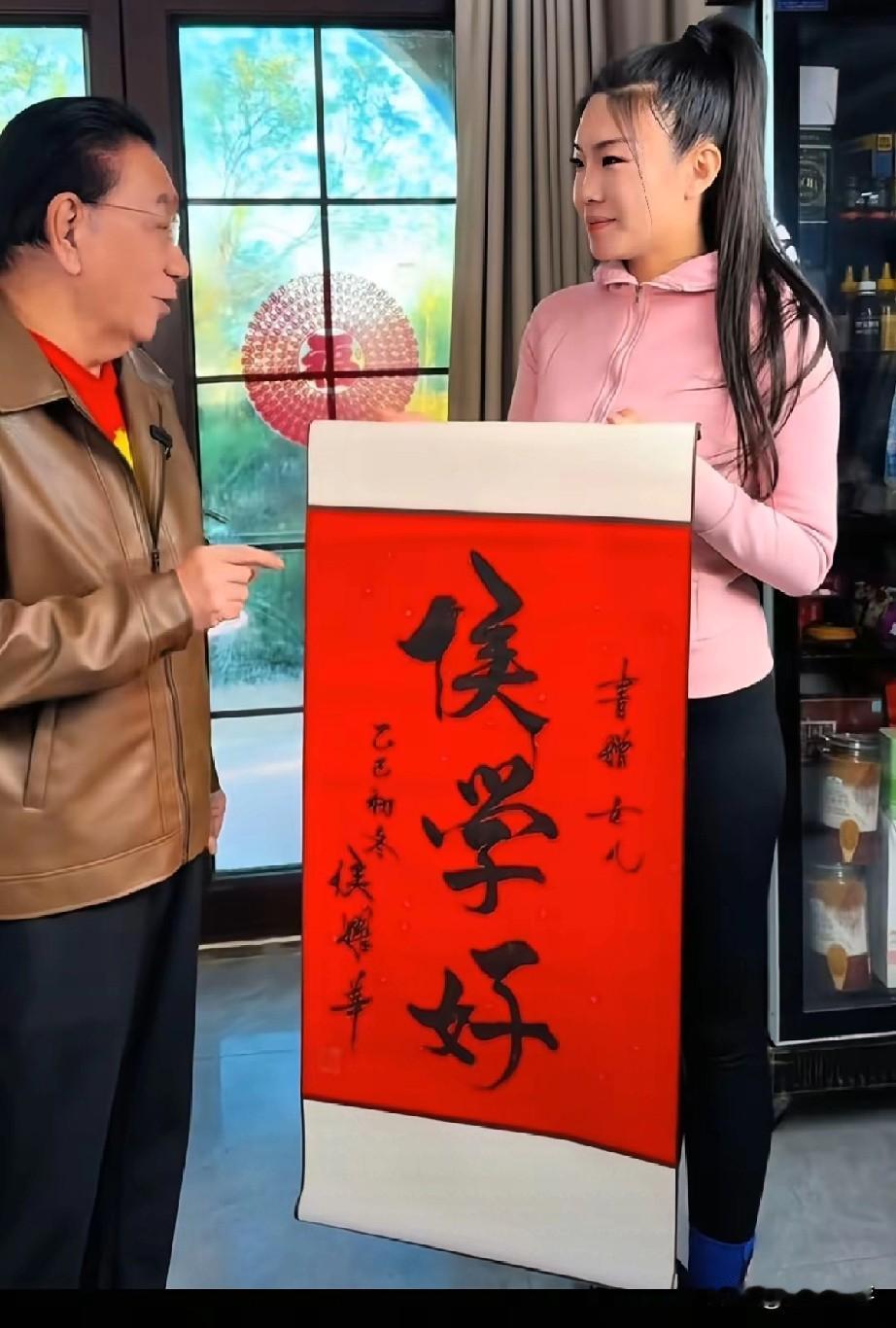 侯耀华说让嫂是自己的干闺女，砸缸的事他不知道，更不是他指使的。这话是真是假只有他