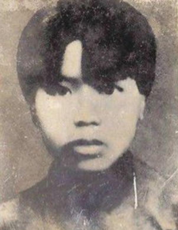 1929年8月20日，湖南衡山县马王庙坪。一个24岁的女人戴着手铐脚镣，被推上了