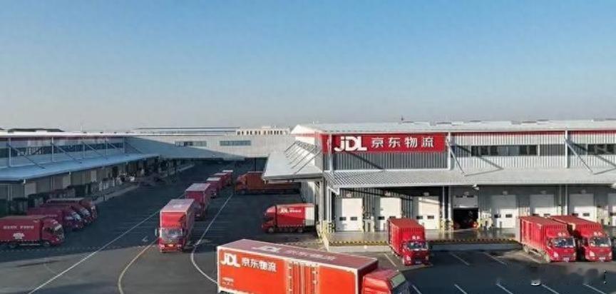 京东营收破万亿，靠快递员和仓库堆出来的？背后真那么简单吗？我前几天刷手机，看到