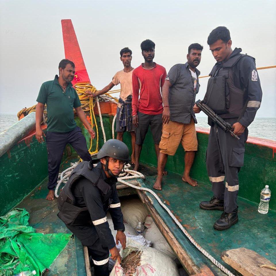 印度海岸警卫队与国产jvpc冲锋枪