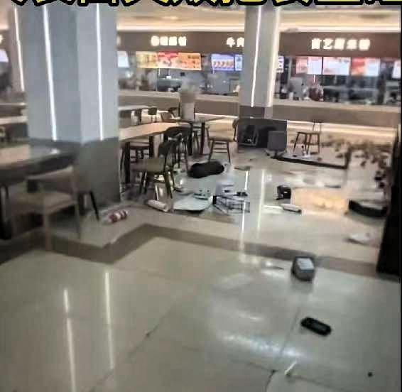 万万没想到，吉林某大学会以这种离谱的方式火出圈一名男生在食堂准备当众表白