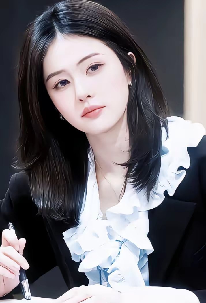 我算是知道了《亲爱的客栈》神秘体验官为什么是白鹿了不是因为王鹤棣跟白鹿是好朋友，