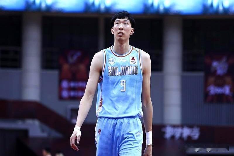 中国男篮12人名单公布，备战亚洲杯！分组结果刚定下来，咱们和沙特、约旦、印度分