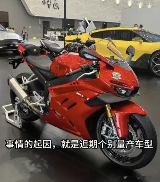 张雪机车820RR出了曲轴箱破裂的岔子，张雪当天就认了是工厂装配失误，O型密封圈