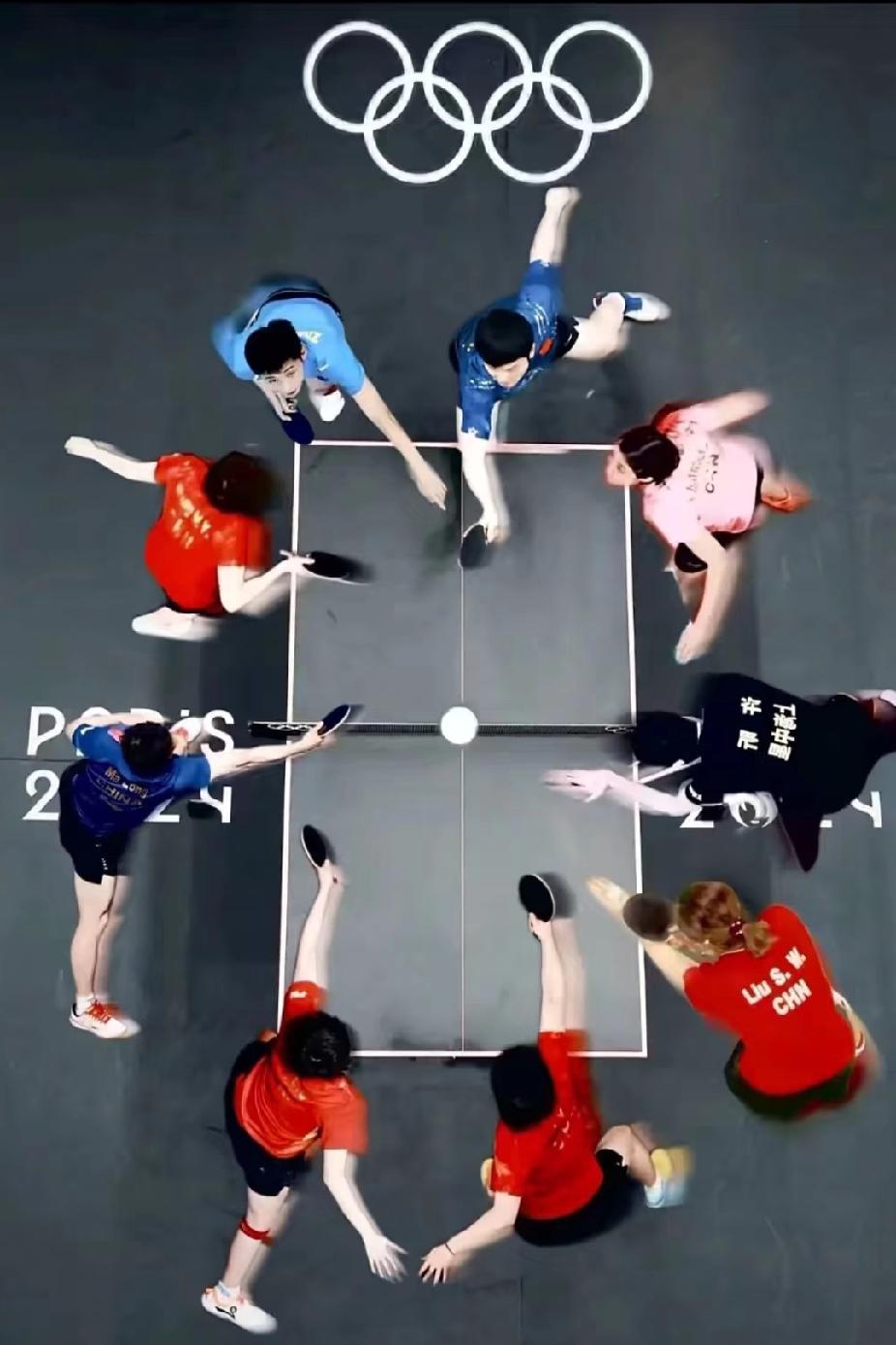 刷到一张超有意思的国乒图！刷到一张国乒创意图，真的太有新意了！九位运动员