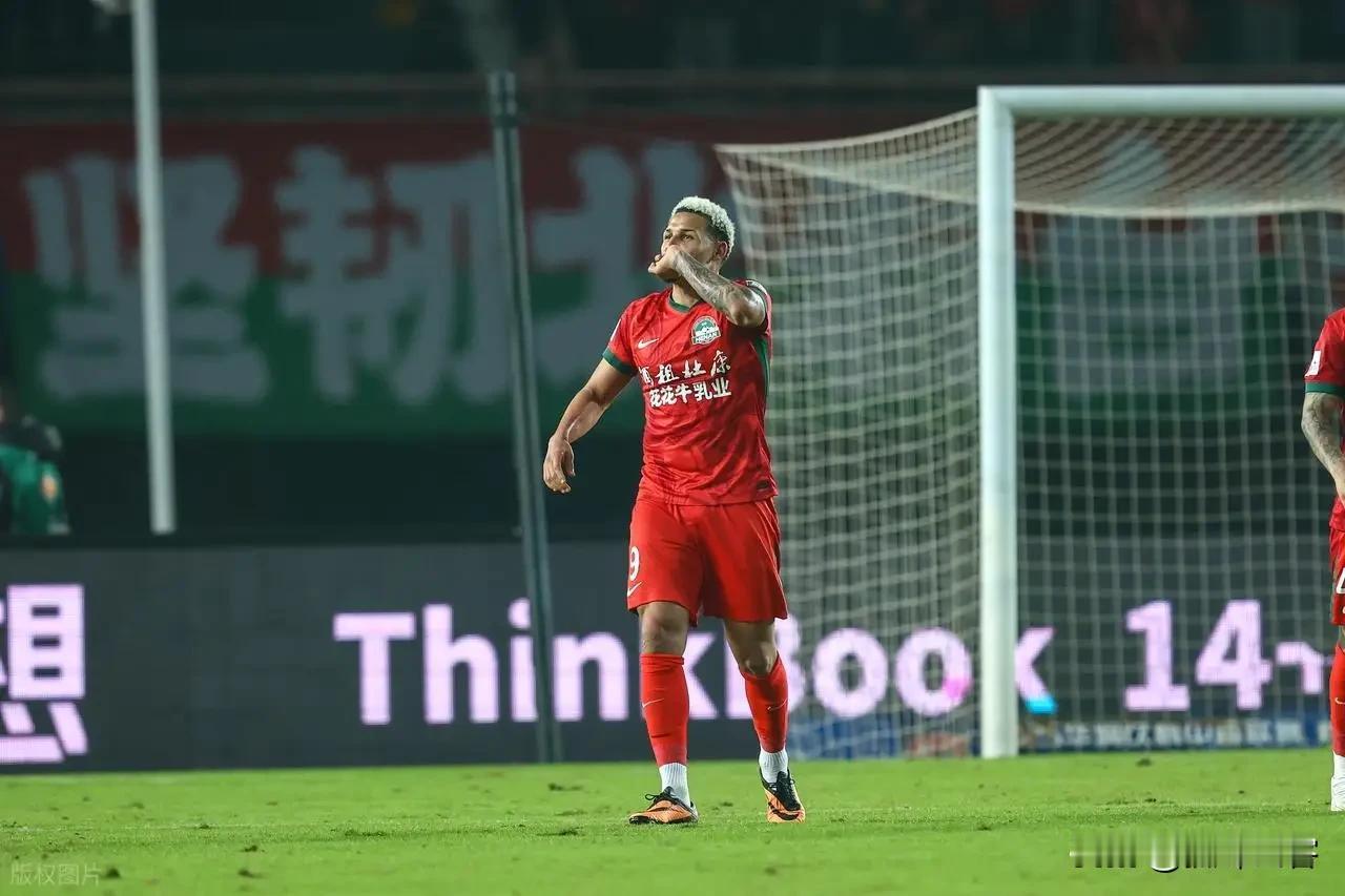 卡多索离队回归俄超，大概率下赛季将不会再为河南效力，因此球队当务之急就是寻找一位