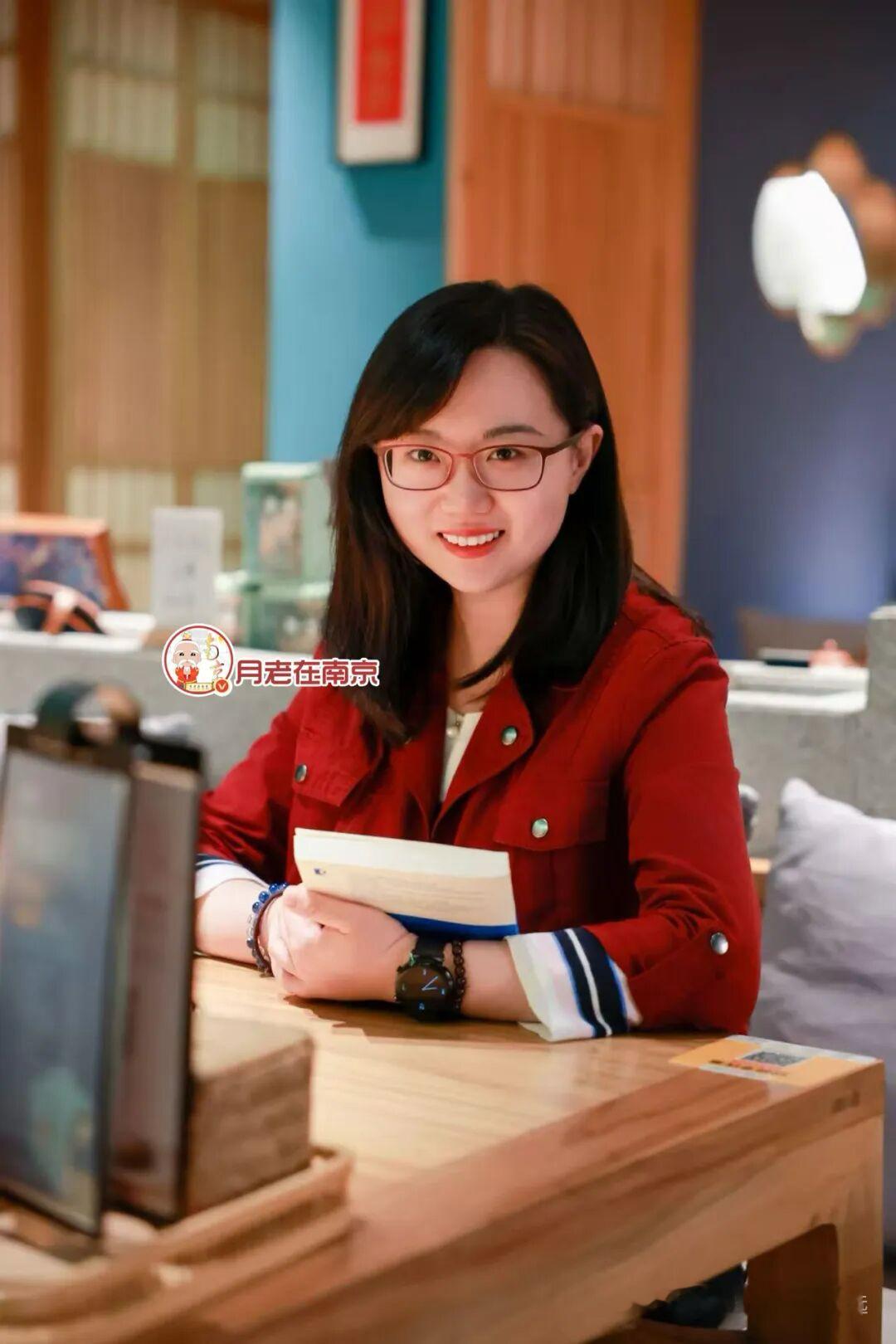 南京女生，身高162，硕士毕业，英语培训工作，年薪15万，性格随和，情绪稳定