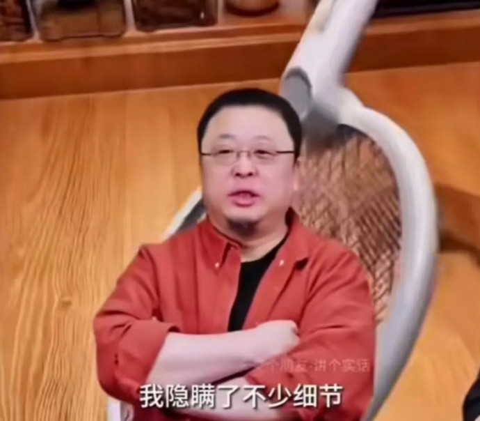 罗永浩说：“小时候我哥打我，其实我隐瞒了不少细节。我哥打我是事实，但我嘴贱欠抽，