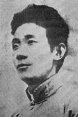 民国有个文豪，16岁第一次喝酒，当场醉倒在杭州江边的酒肆里。从此烂醉了一辈子。有