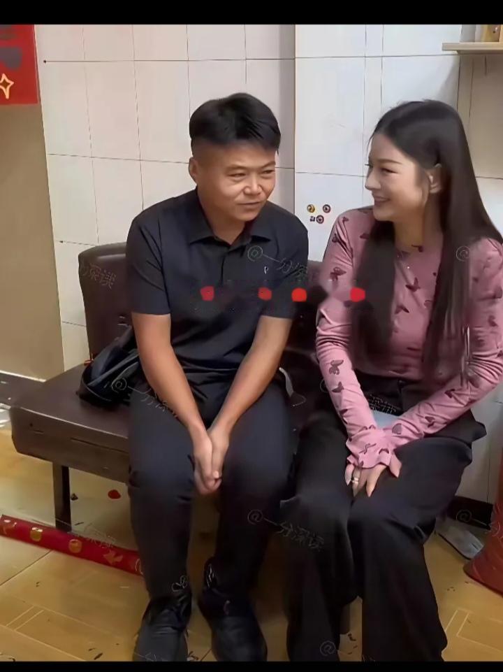 一对男女相亲，女方33岁，男方26岁，两人初次见面，互相看着都挺顺眼。聊了没几句