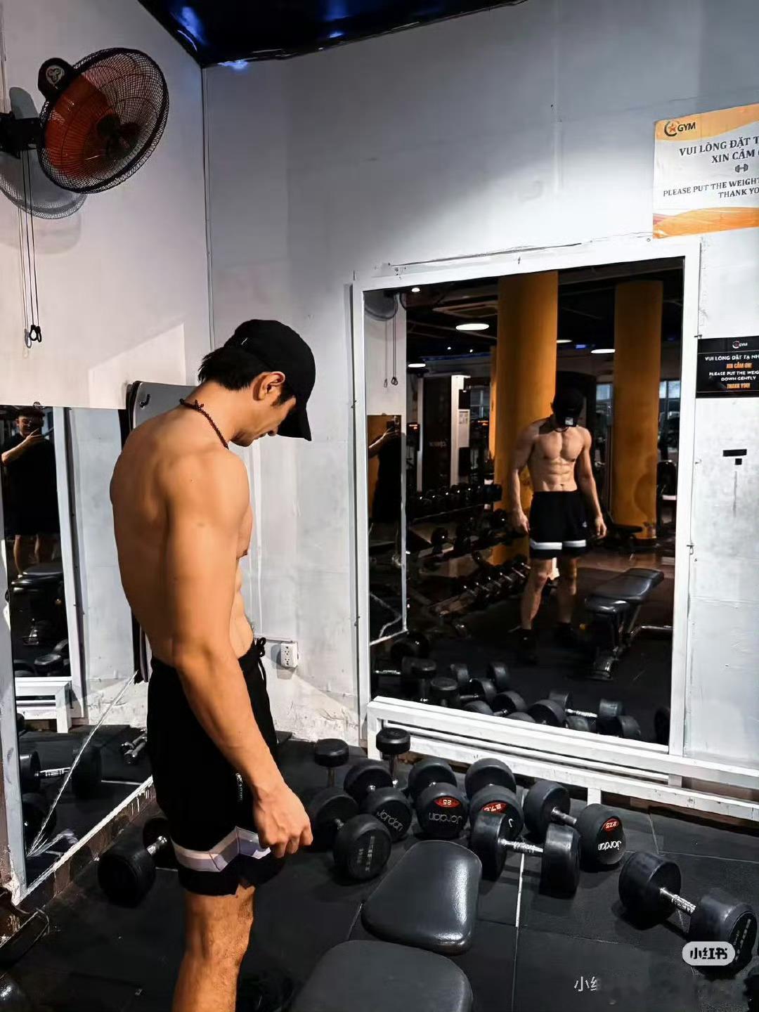 金瀚是要成为海贼王的男人金瀚花两年时间出海历练，见过风浪沉淀了自己，回归后演新角