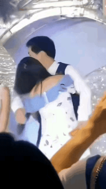 这主持人的临场反应真是绝了……！