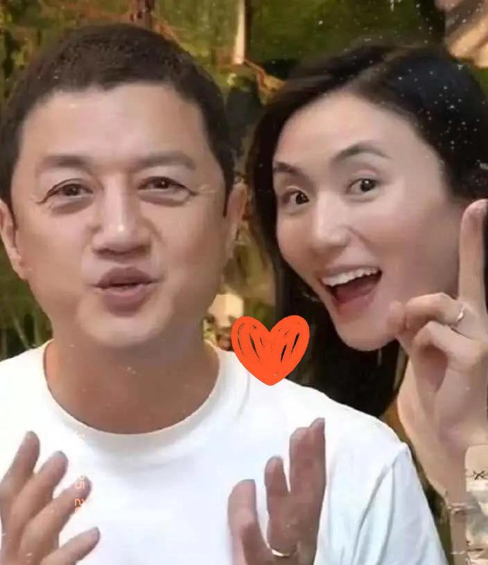 离婚，负债，她却笑着喊他“鹏哥”，海哈金喜这盘棋，你看懂了吗？别再说她傻。这