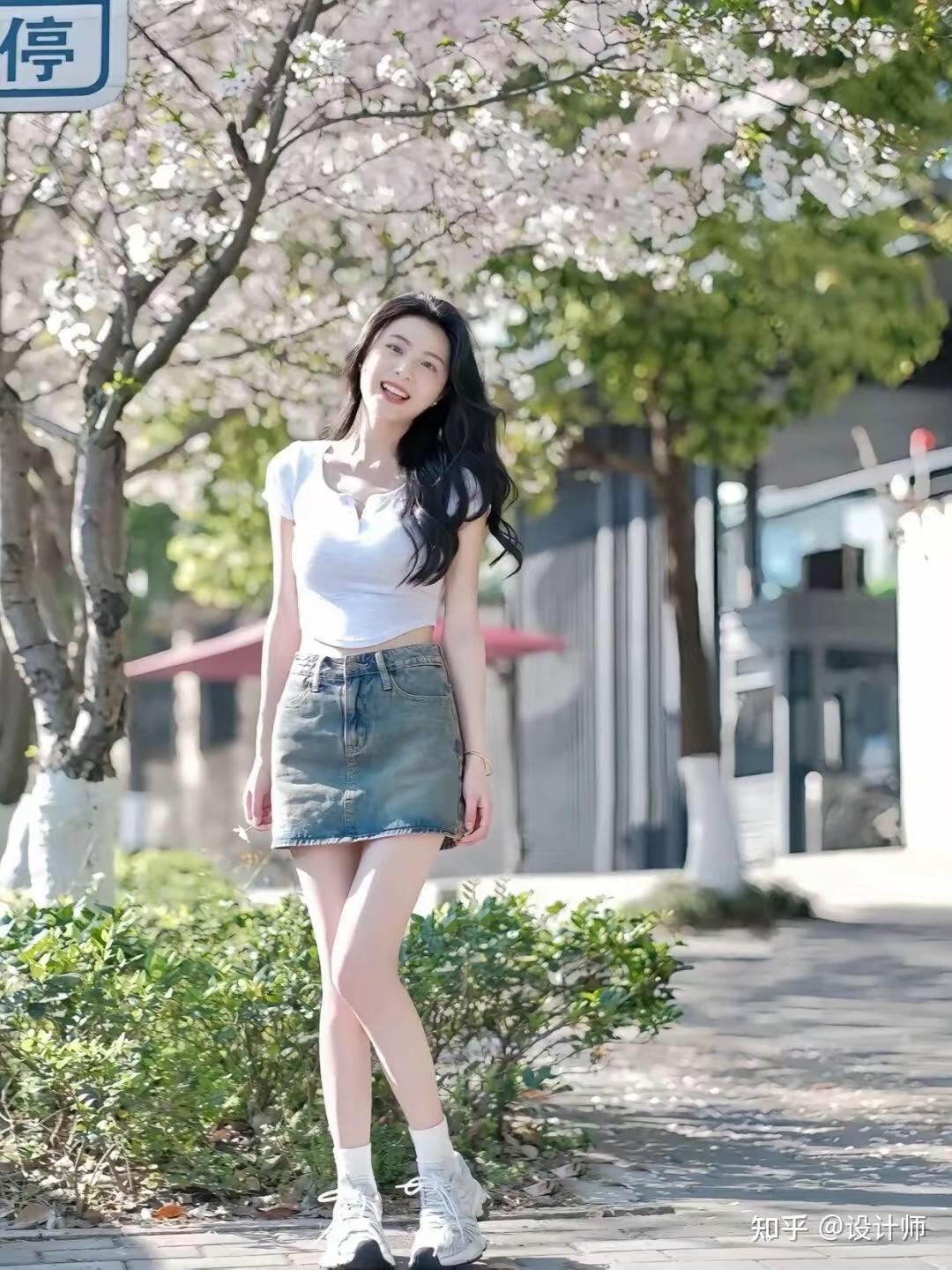 🌸春日樱花甜辣风元气造型这套穿搭是春日樱花季的“出片天花板”，用基础款打造