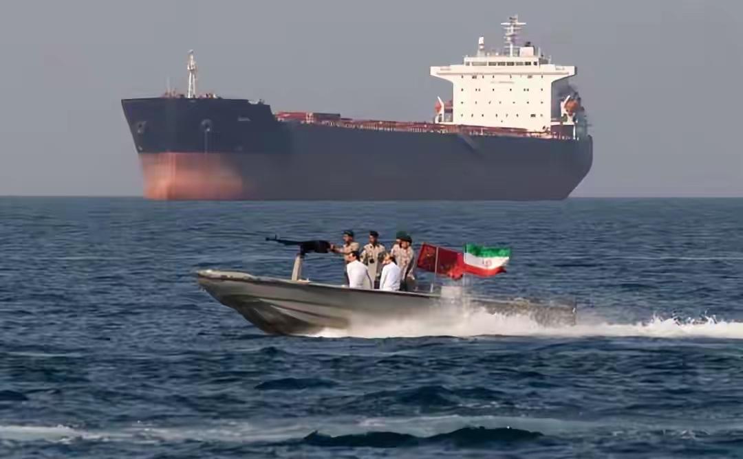 中东战火下，中日能源反差强烈！先看日本，日本95%以上原油来自中东，几乎全靠霍