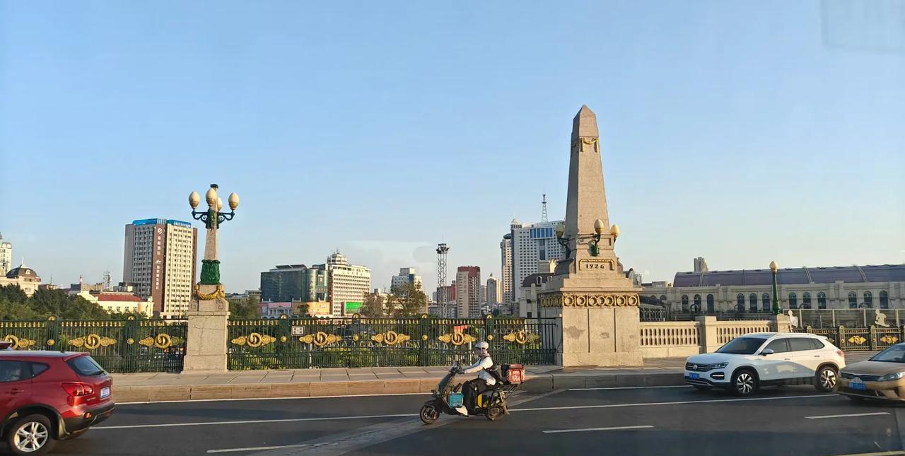 几十年，哈尔滨城市变化太大了，好多地方不认识了。我当兵回来，到家第二天，就按耐不