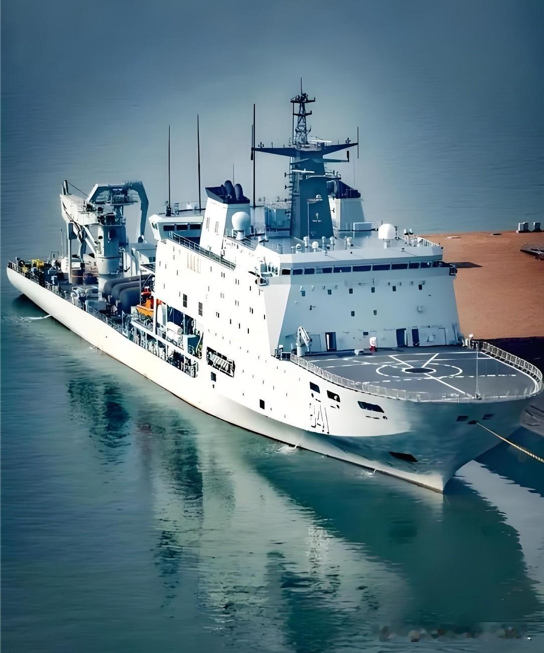 841西湖船2026新年开训啦！927核潜艇综合救援船2号船为841西湖舰，