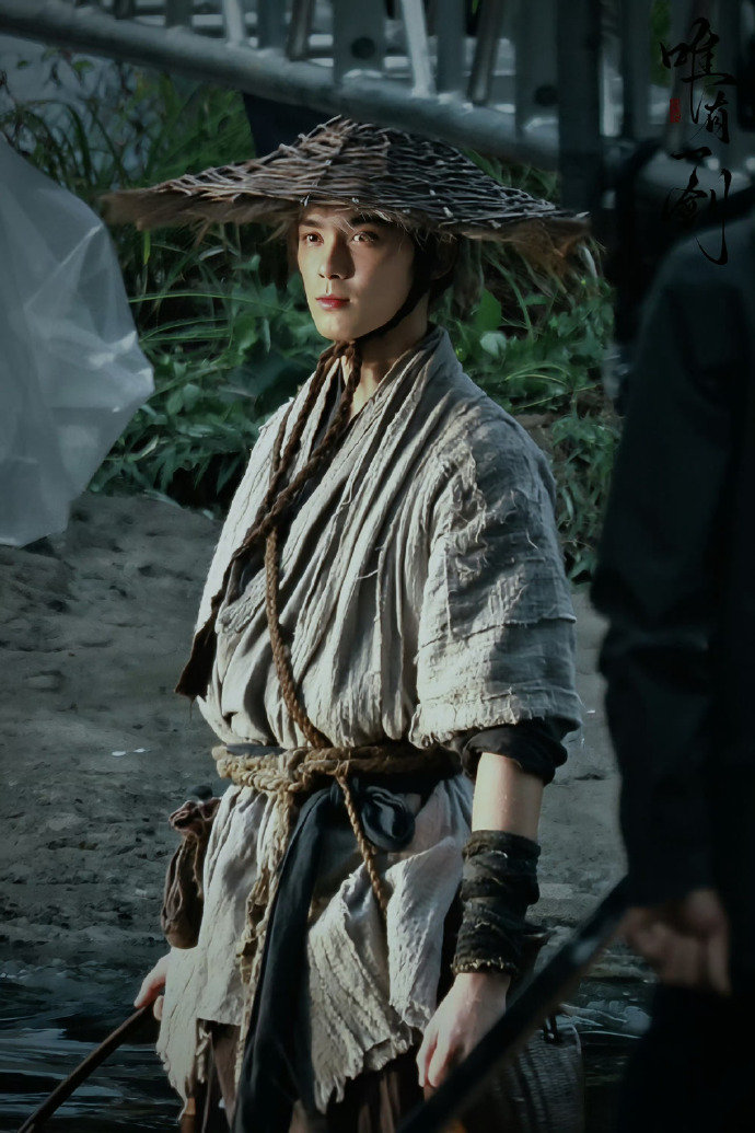 吴磊剑来造型武侠感​​​​吴磊剑来造型武侠感，粗布麻衣斗笠造型的陈平安来啦​