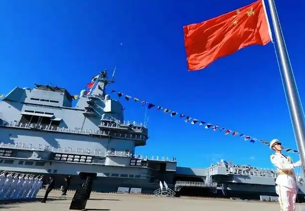俄罗斯军事专家：“美国心里非常清楚，中国综合国力强大无比”，现在全世界看待美国现