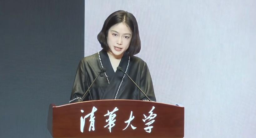 久违大变样！50岁翁帆高调亮相清华，整个人状态焕然一新。 说实话，之前大家提