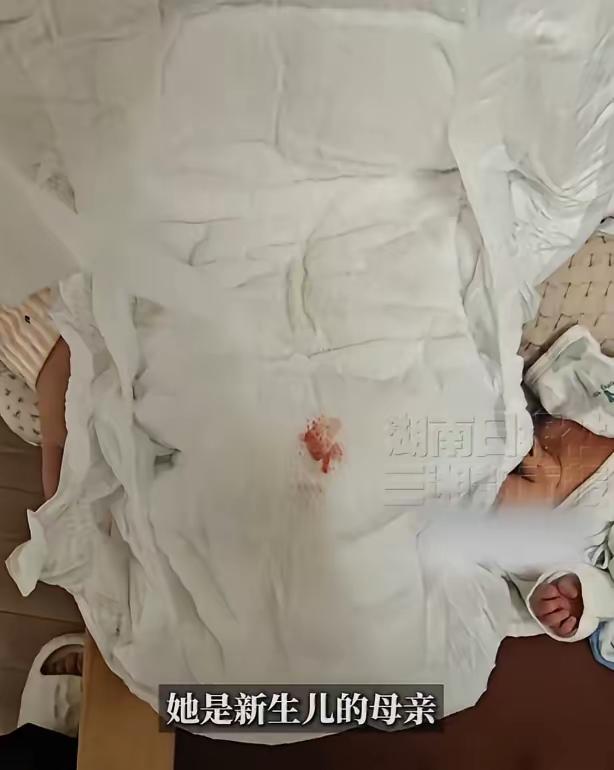 她才刚出生4天啊！4月12日下午2点37分，南京一位刚出生4天的女婴，在自家的床