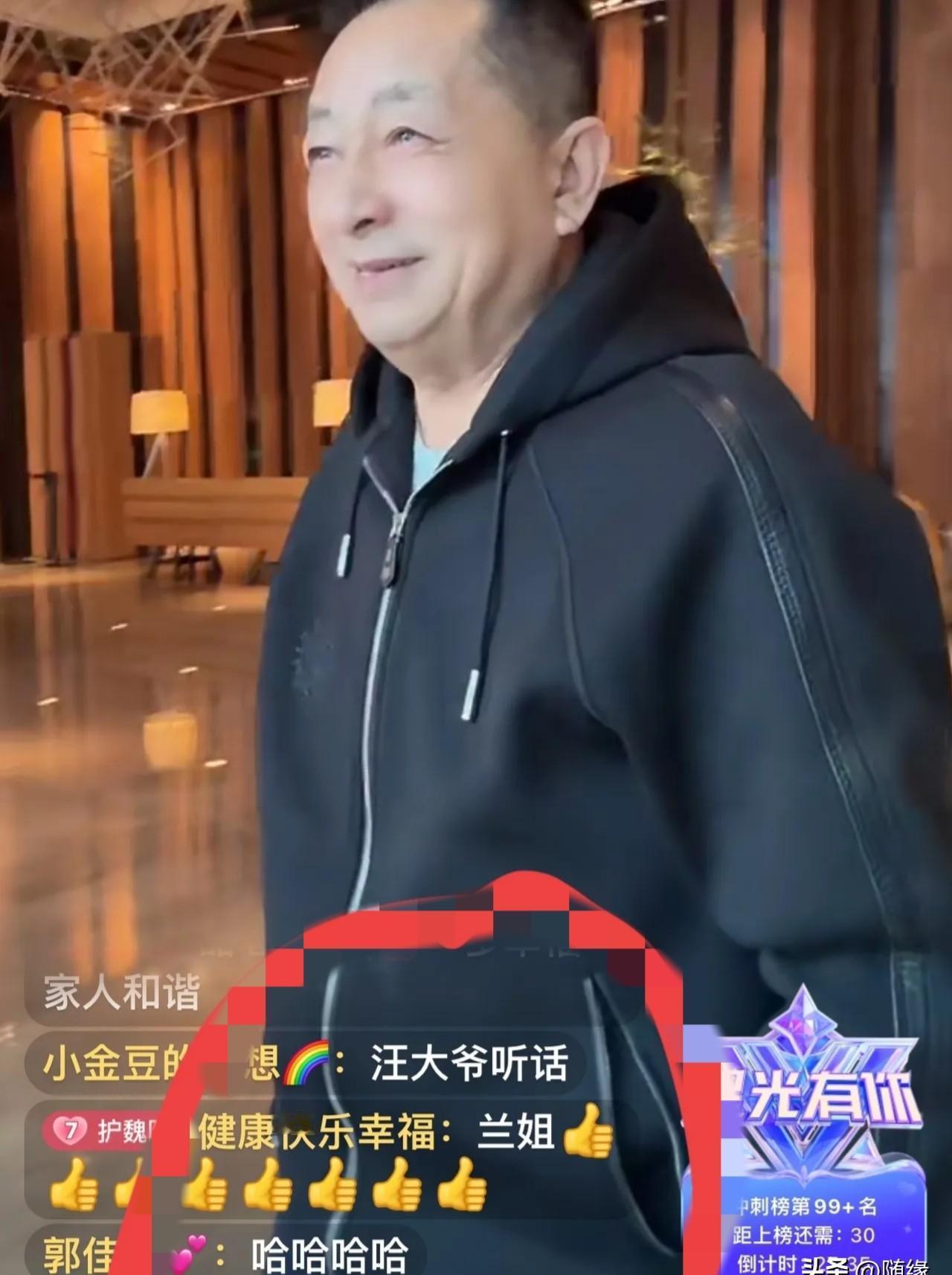 你敢信？张兰前夫蹲医美大厅求插回春针张兰当场摇头？那天张兰刚摘完医美面罩，