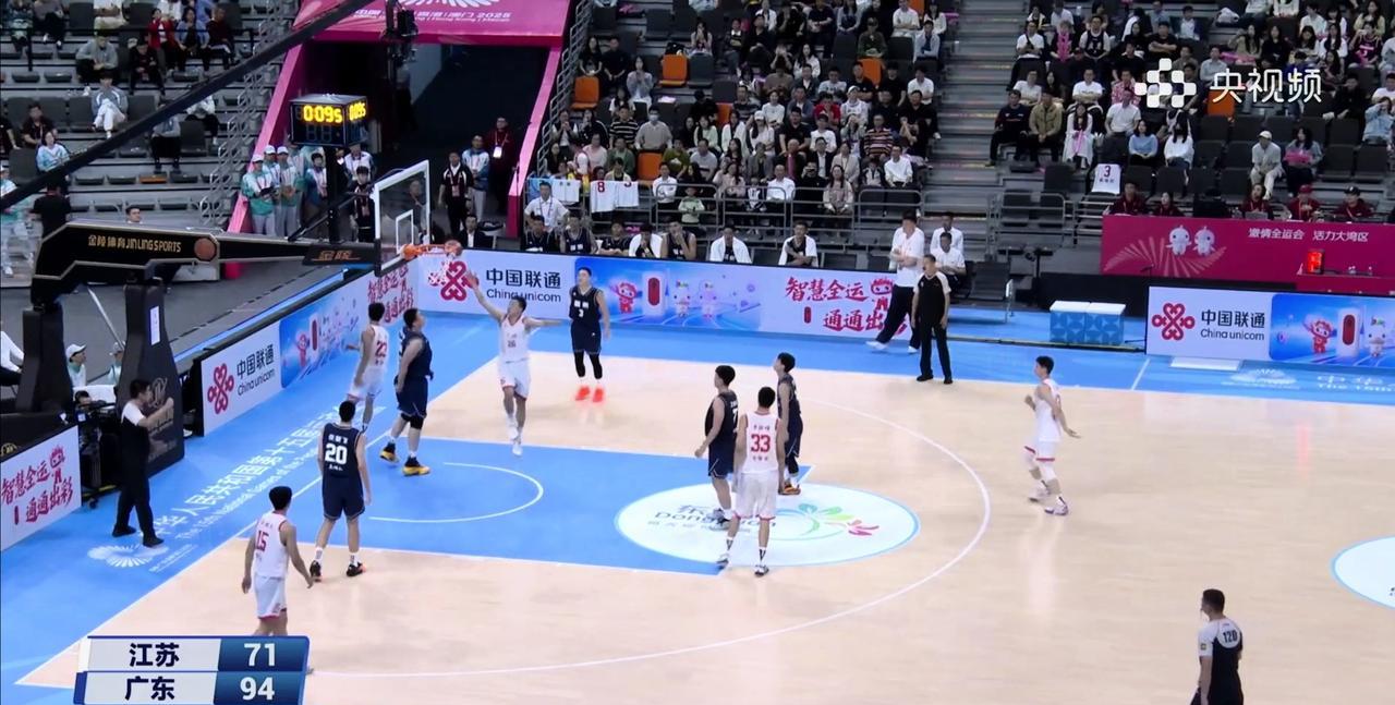 全运会男篮成年组比赛继续进行，东道主广东小组赛第二场比赛迎战江苏队，最终广东以9