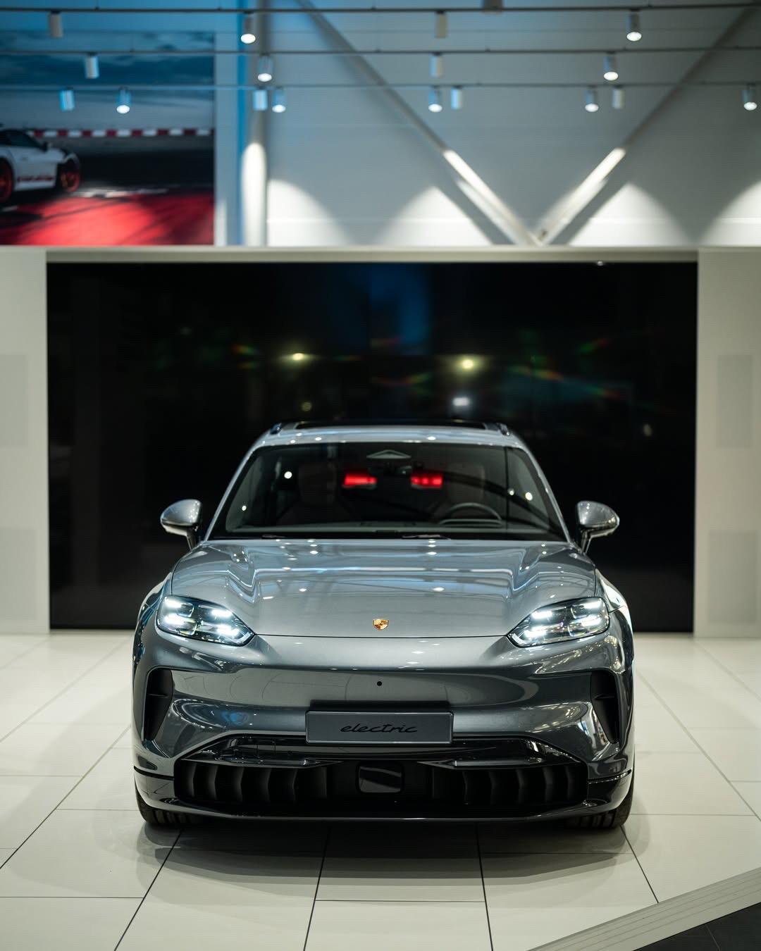 一组纯电卡宴的新实拍图这个造型看习惯了没新车卡宴保时捷