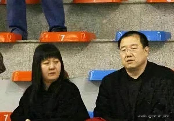 所有人都被误导了！英达当年狠心离开宋丹丹，根本不是嫌她不好看、不优秀！外人