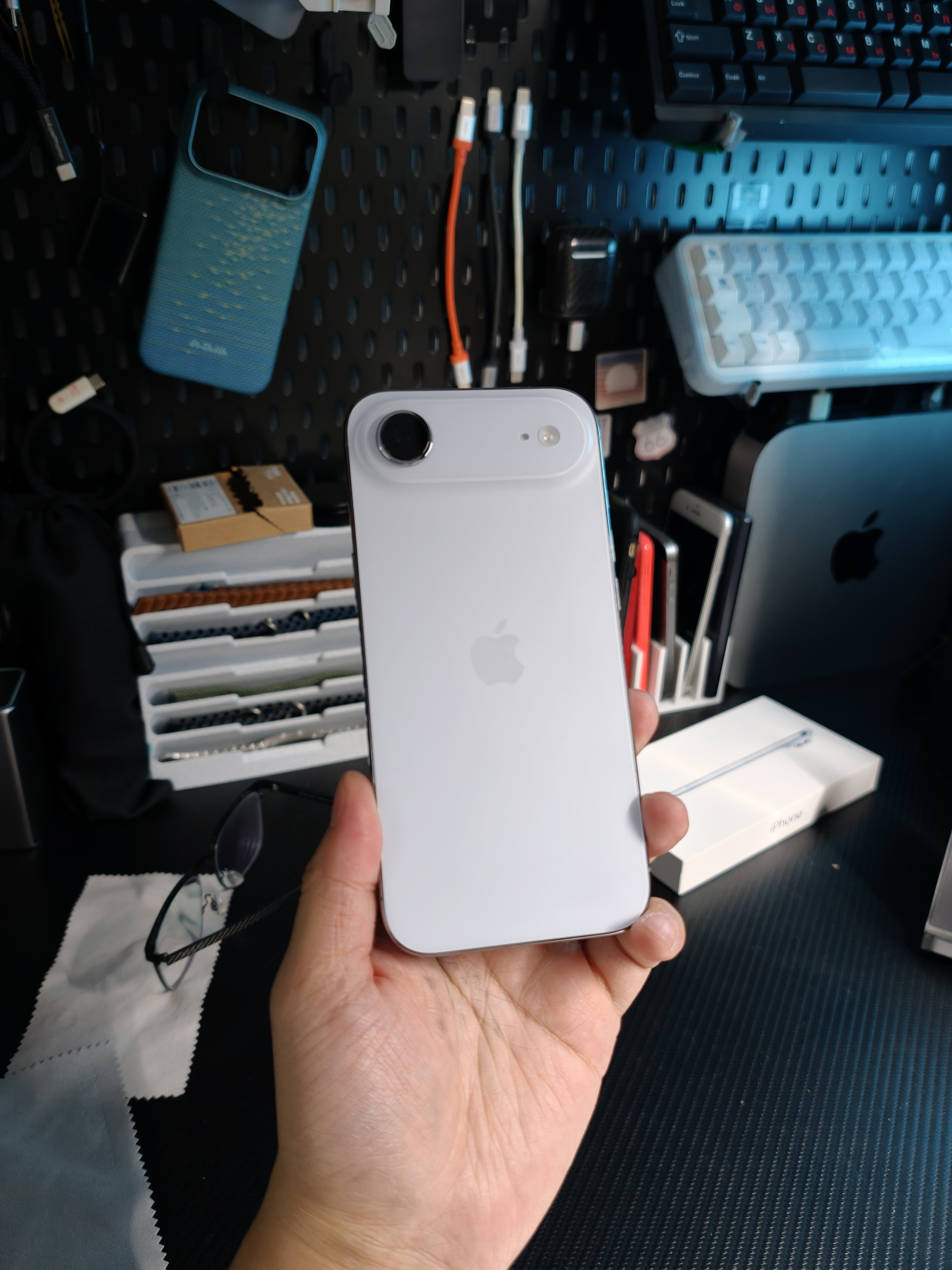 我的iPhoneAir没出二手，现在肠子都悔青了。你说大晚上在家带娃，啥都