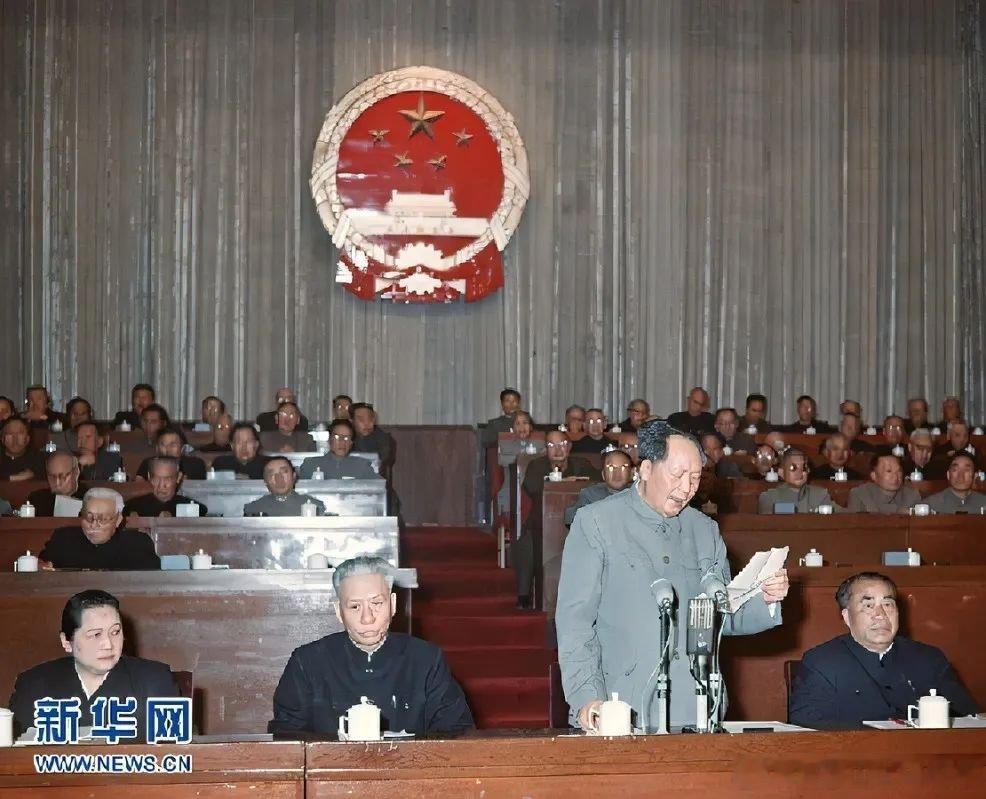【毛主席：你们不让我开会、发言，想干什么？】1964年12月20日，毛泽东来到