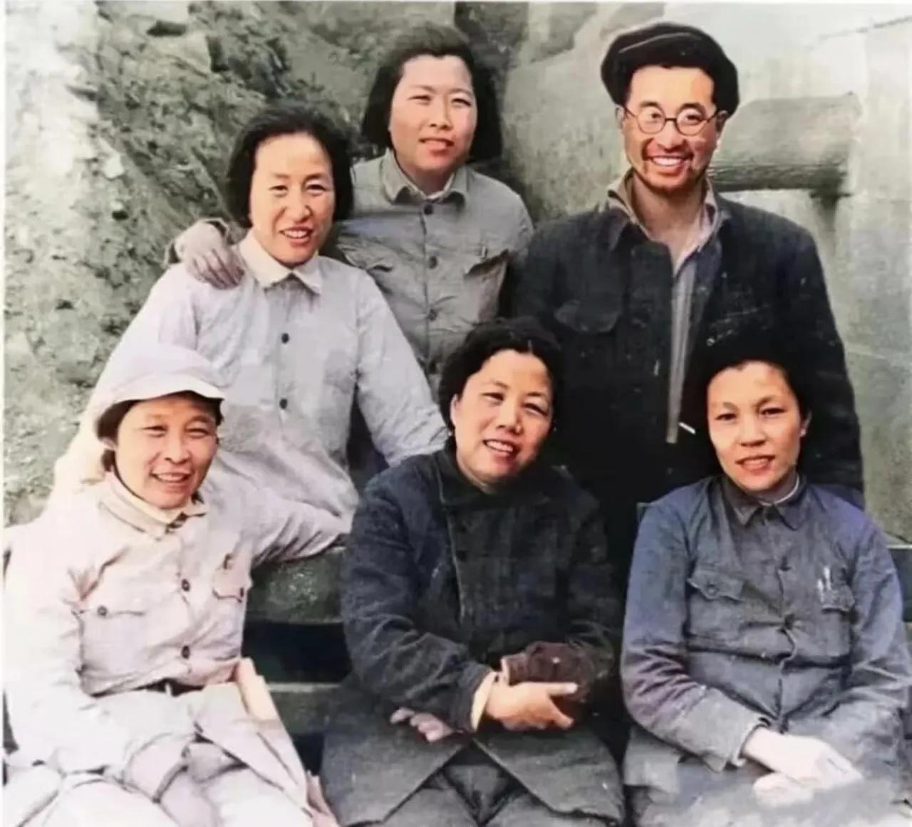 1942年的延安，陈赓大将有啥底气敢在蔡畅、邓颖超、李贞这三位开国女元老中间抢C