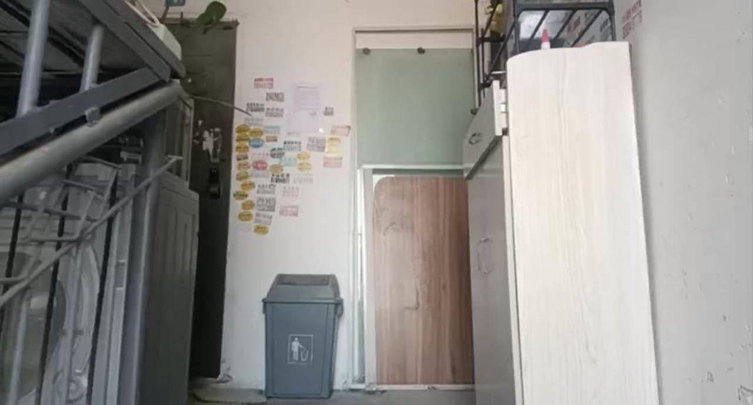 武汉有位八十岁的老太太，住在七楼，想把自己那套房子卖了。房子本身一点毛病没有，