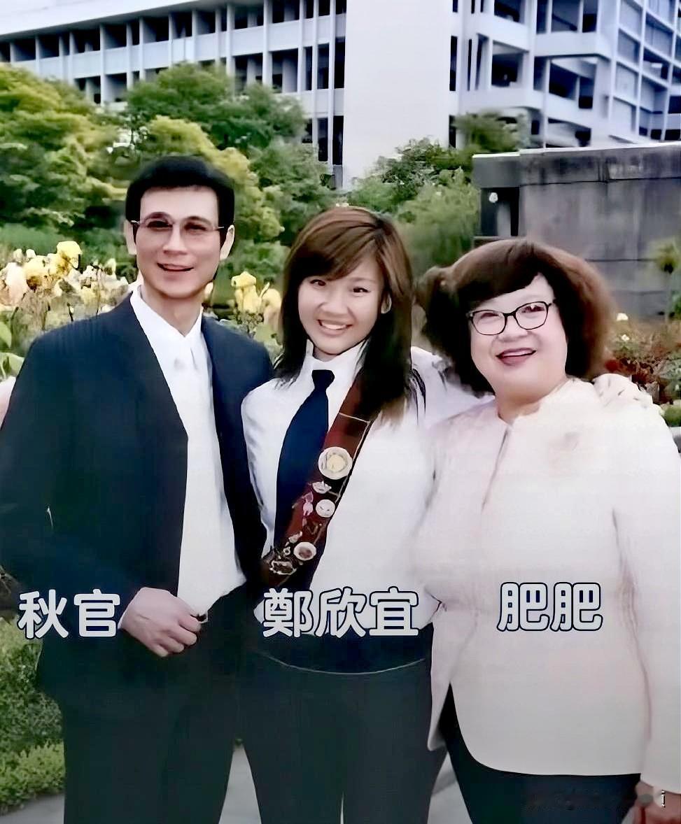 这两张照片，承载了多少人的青春！郑少秋与沈殿霞带着女儿郑欣宜，从襁褓中的婴儿到亭