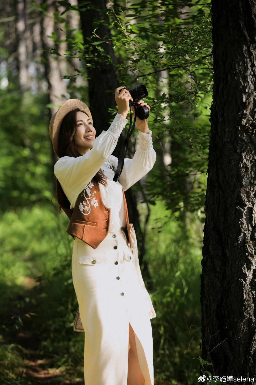 恭喜李施嬅节目里的下车未换得长久相伴，李施嬅与车崇健最终选择各自奔赴。看到她脱