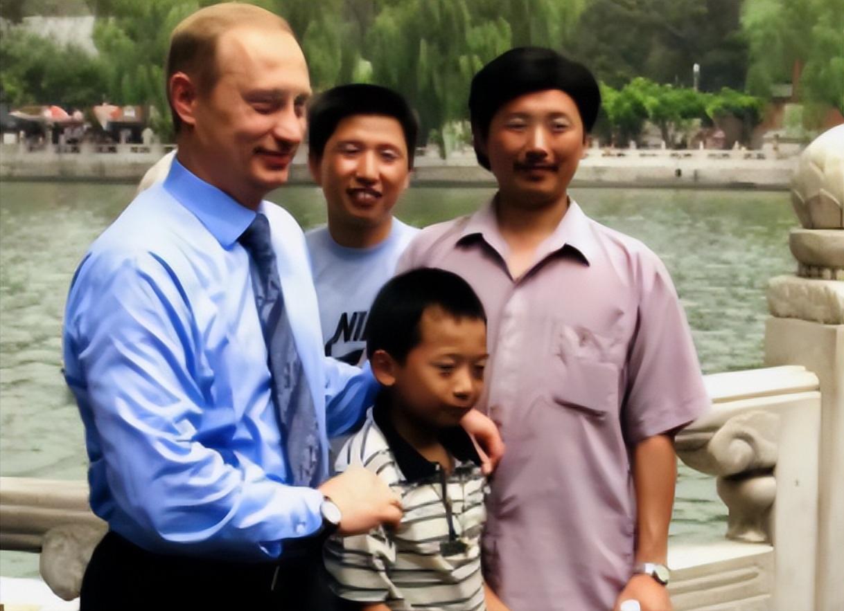 普京抵达北京，红毯还没走完，塔斯社突然放出一条猝不及防的小道消息他想在中国见一个