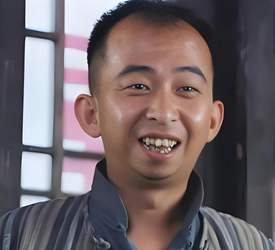 简直是一朵鲜花插在了牛粪上，2022年，坐拥10亿身家的娱乐圈最丑男星巨兴茂，竟