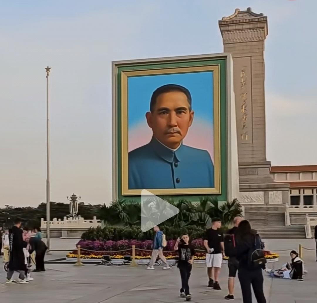 几十年来，孙中山画像每逢“五一”国际劳动节、“十一”国庆节都会出现在天安门广场上
