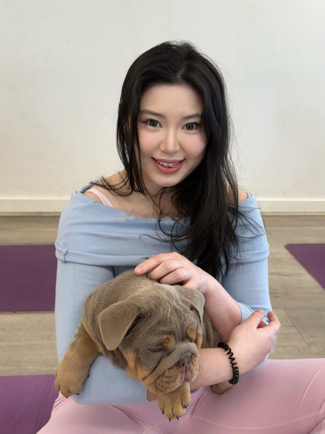 和狗狗一起瑜伽🧘‍♀️瑜伽没咋做光顾着玩狗了​​​