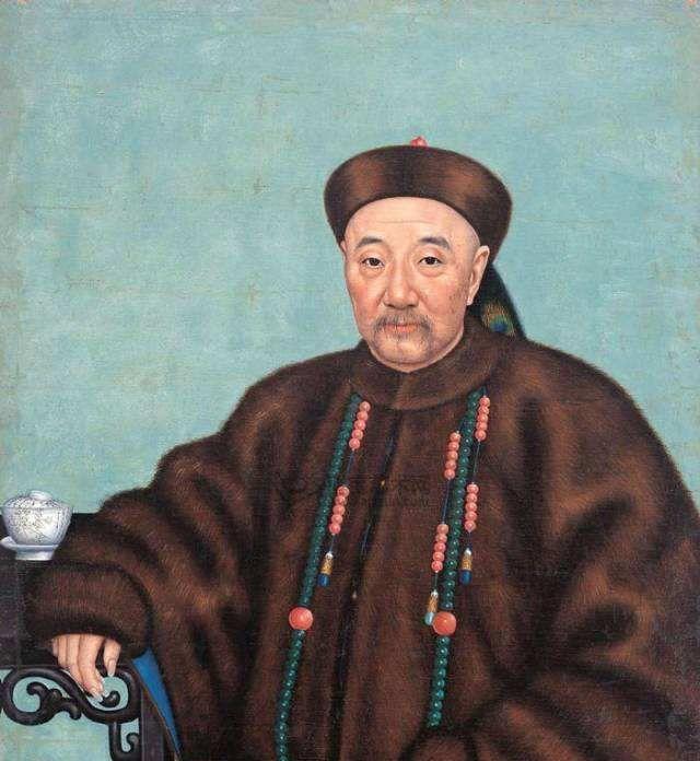 胡雪岩在被慈禧抄家前，他预感到胡家不保，就将12名小妾召到了身边，一人发了500