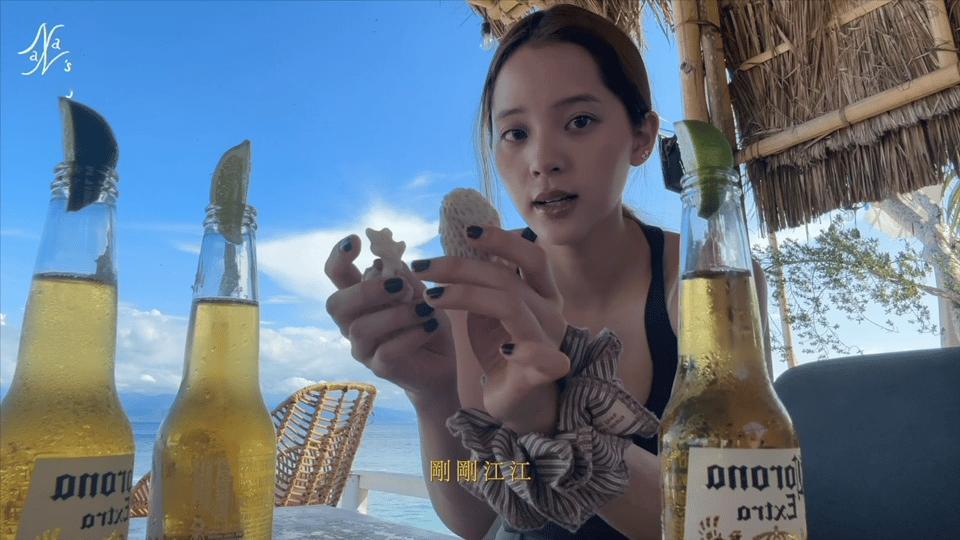 第一次感到和欧阳娜娜有代沟看欧阳娜娜旅行vlog被伤到，朋友说太晃音浪会撞到地上