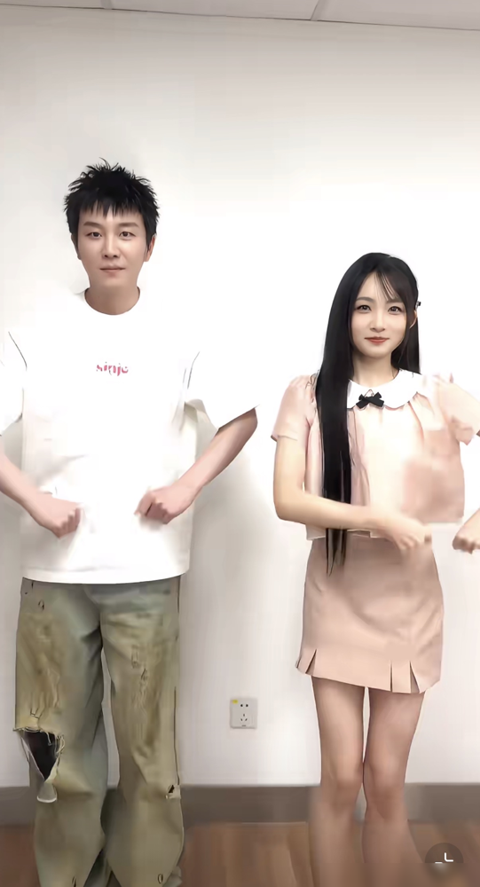谭松韵刘学义的新剧预告刚放出来，评论区先炸了，都在喊一个人：袁侯爷，平台剪辑的活你也敢抢？起因是他天