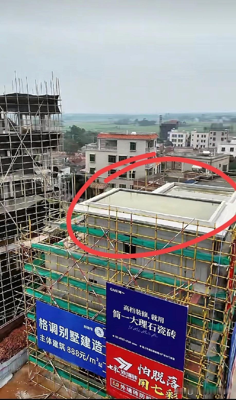 不懂就问，全红婵别墅楼顶这是游泳池吗？[呲牙笑]全红婵修这个房子，最大的赢家不