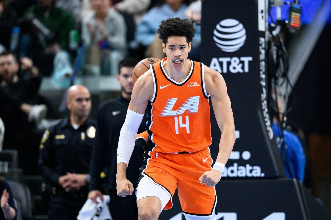 尼德豪瑟赛季报销了快船官方：尼德豪泽遭遇右脚跖骨损伤，需要接受手术，赛季报销！