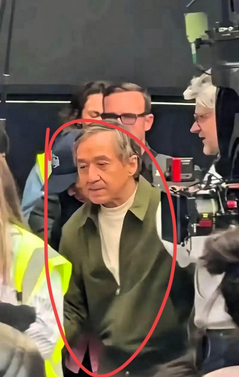 成龙大哥这辈子大概率要遗憾终生了！他挣再多的钱，再有巨星光环，2025年，已经7