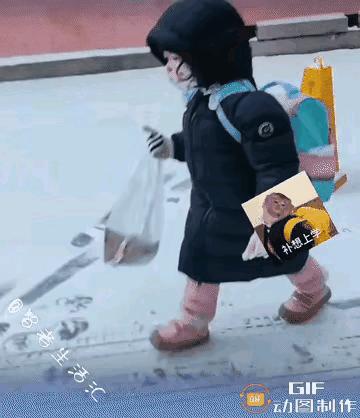 黑龙江这事儿太暖了！一女子送完自家娃途中看到没家长陪的小女孩独自上学，就送