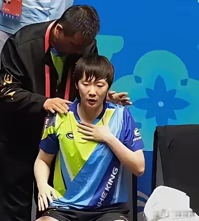 很心疼王曼昱，她退赛了，她在团体赛里脖子就不舒服，坚持打完，帮黑龙江队进了四