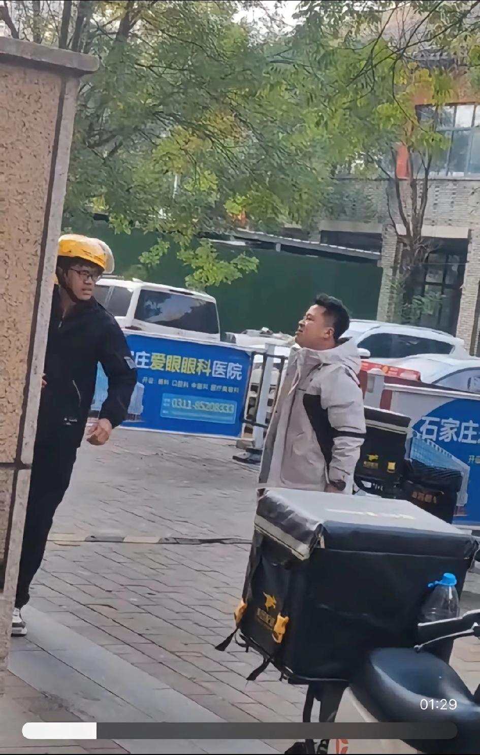 石家庄外卖小哥把站长和副站长🔪了，原因是克扣骑手工资80%，单价从5元降到1元