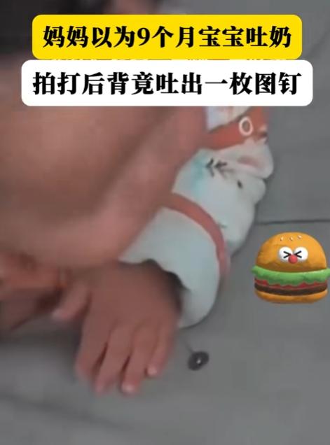 “太吓人了”湖南一位妈妈以为9个月宝宝吐奶，不停轻拍孩子后背，不料，下一秒，孩子