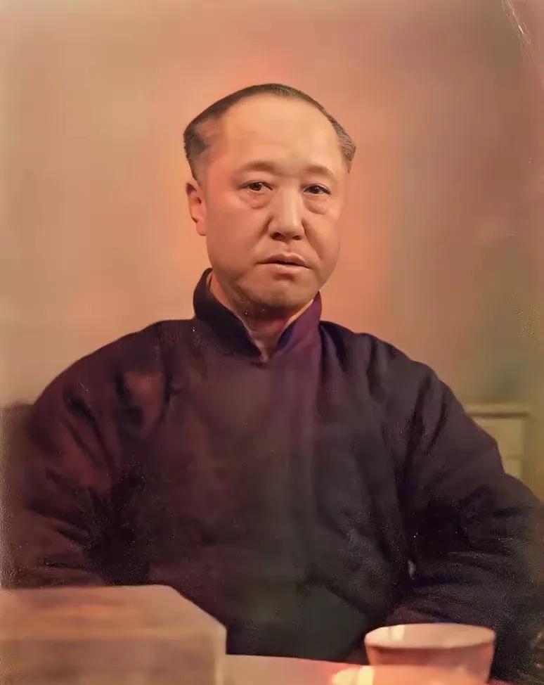 这是1938年载沣在天津的照片，当时载沣55岁，早已不问政事，溥仪曾邀请他到伪满